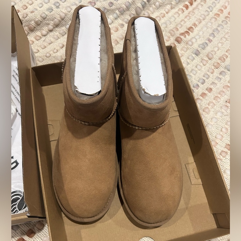 Ugg classic mini II- Tan- new- worn inside to try on a few times